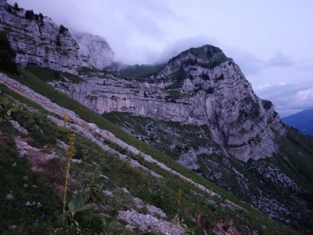 La montagne à la tombée de la nuit...