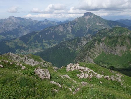 Mont de Grange et Cornettes de Bise se disputent le point haut du nord du Chablais.