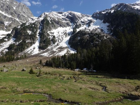 Pour la montée directe au Petit Taillefer, il faudra attendre un peu plus que la neige fonde.