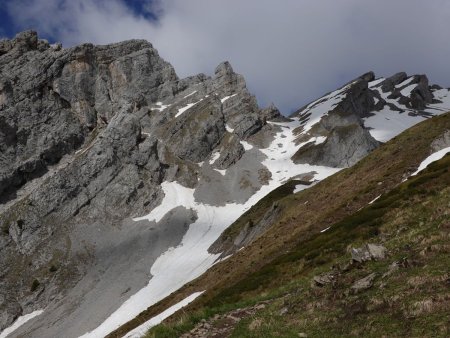 A travers un décor typique des Aravis...