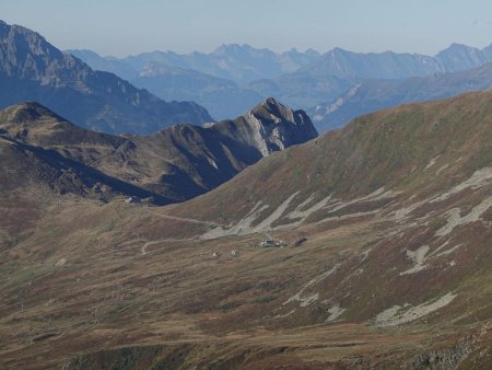 Un regard vers le col de Balme et la Croix de Fer.