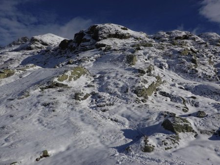 Montée sur la montagne fraîchement blanchie...