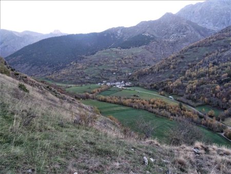 Vers l’amont, petit coup-d’œil en direction de Lavaldens