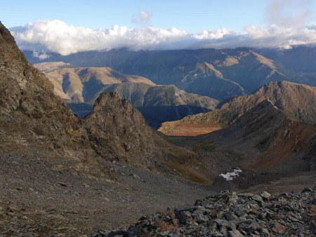 On plonge dans la caillasse de la combe du Grand Cros...