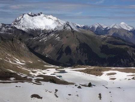 Le lac du Roy commence tout doucement à dégeler.