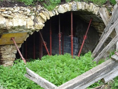 Pour les caves, cela doit tenir, mais il vaut mieux ne pas aller voir de trop près !