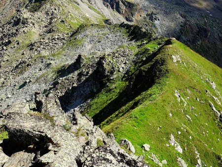 Du sommet de la Becca Rafreita, le col et la petite crête.