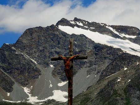 La croix située près du refuge de l’Epée.