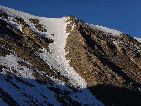 Un regard arrière vers le couloir de descente.