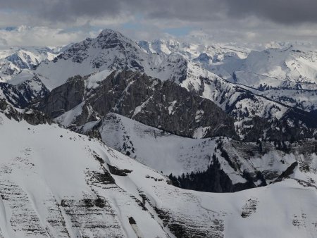 Un regard vers le Mont de Grange.