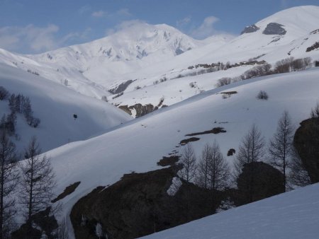 Au départ, face au Pic du Mas de la Grave.