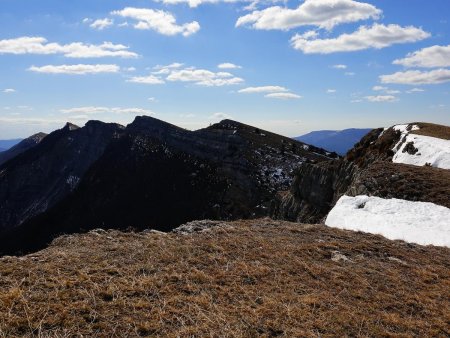 La Montagne de Boutarinard. Chaufer, à droite, est sa pointe nord.