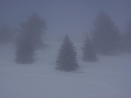 Montée au-dessus du col, en direction du bleu...