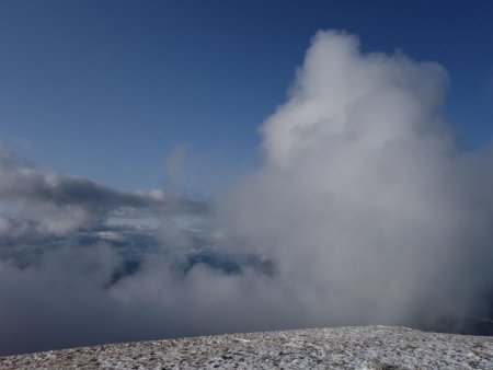 Un nuage prend la pause...