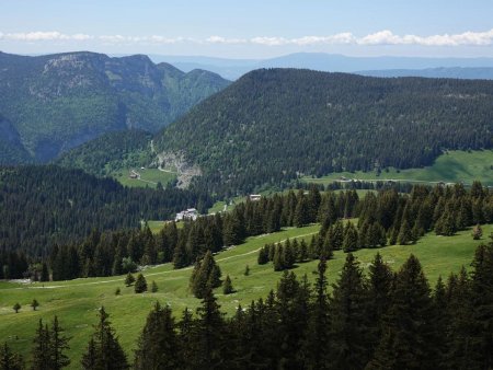 On s’élève au-dessus du plateau...