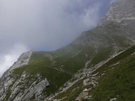 La longue traversée sur sur la grande vire...