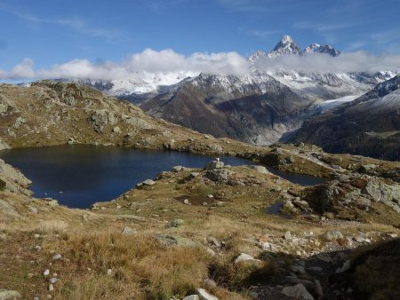 On poursuit la montée au dessus du lac...