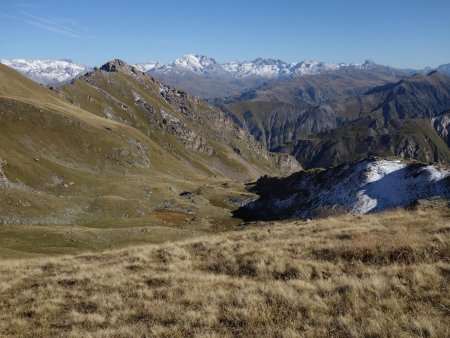 Arrivée au col, la vue s’ouvre sur l’autre versant.