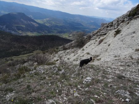 La barre cachée (vue d’en bas, après l’avoir descendue). Contournement possible en bas.