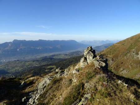 Le piton rocheux au sommet de l’épaule.