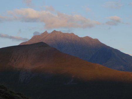 Dernières couleurs sur le Signal de la Grave et le Pic des Trois Evêchés.