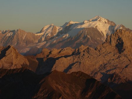 Le Mont Blanc repeint en orange.