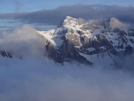 Les Cornettes de Bise émergent des nuées.