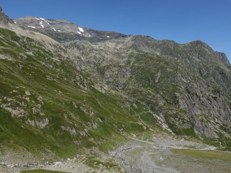 Un regard arrière vers l’«autoroute» montant vers le Buet.