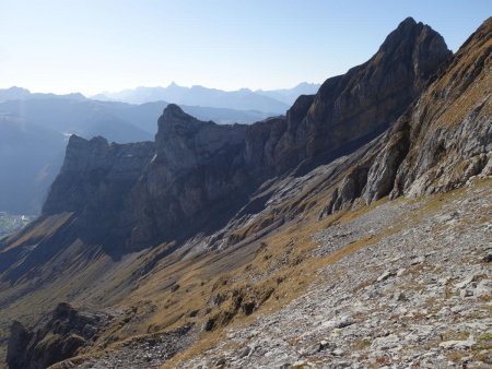 Traversée de la vire supérieure, regard arrière.