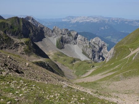 On débouche au sommet de la combe de Tardevant.