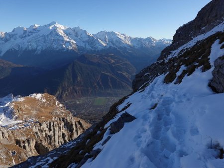 Une prudente traversée sous le sommet de l’Aiguille Grise de Varan...