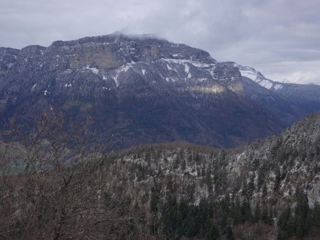 Face à la chaîne du Parmelan.