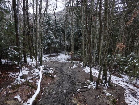 Une descente bien boueuse vers le col des Contrebandiers...