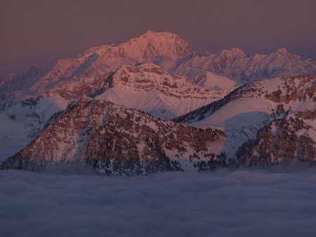 Le Mont Blanc se prend pour le Mont Rose.