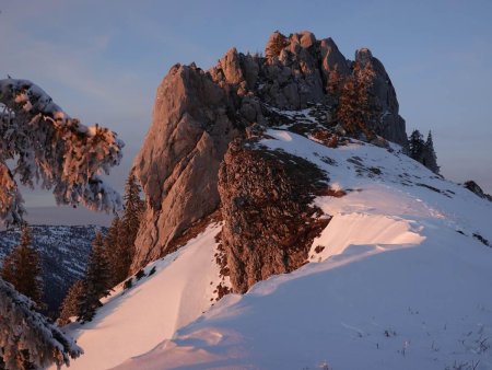 Un regard arrière vers le sommet.