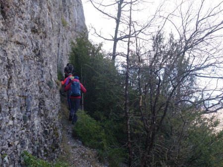 Sous les falaises ouest de Aigues Champs