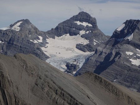 Un regard vers la Tour Salière.