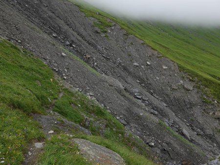 Un regard arrière sur la ravine traversée.