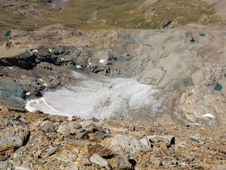 Vue plongeante sur le pauvre glacier du Tessonnet.