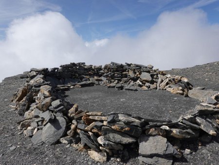 Sinon, on peut préférer un bivouac entre les nuages...