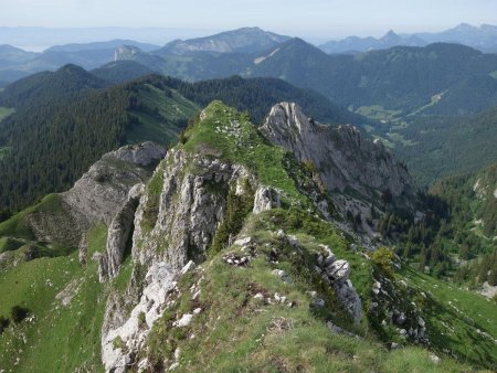 Au sommet de la Haute Pointe, avec vue sur le Chablais.