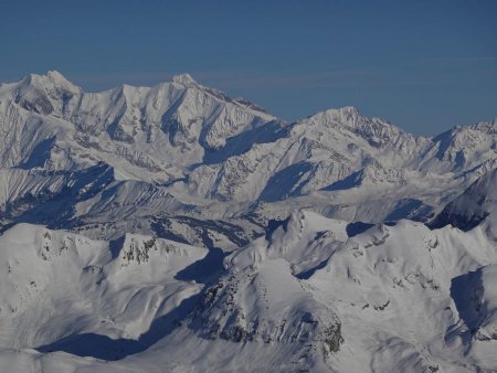 Un regard vers le massif de Tré-la-Tête.