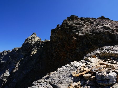 Le sommet n’est plus très loin ! A gauche, la Pointe Est.