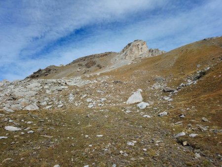 Dans la descente, rétro sur la pierrier de descente