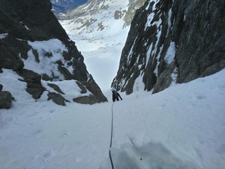 Vers le milieu du couloir : pente à 45-50°