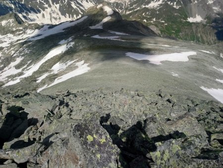 La face finale pleine de gros blocs rocheux