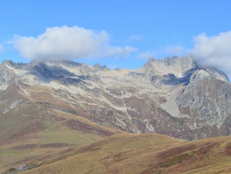 Du côté de la Combe de la Flachère, le soleil chauffe déjà les pentes.