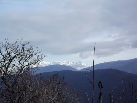 Belledonne au loin