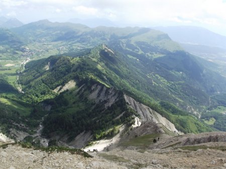 Vue sur Gresse, la crête des Alleyrons, le Grand Brisou