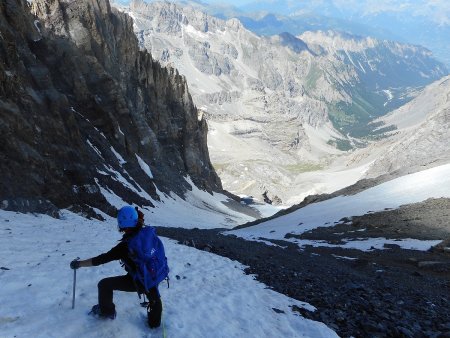 Descente, le parking tout au bout de la vallée